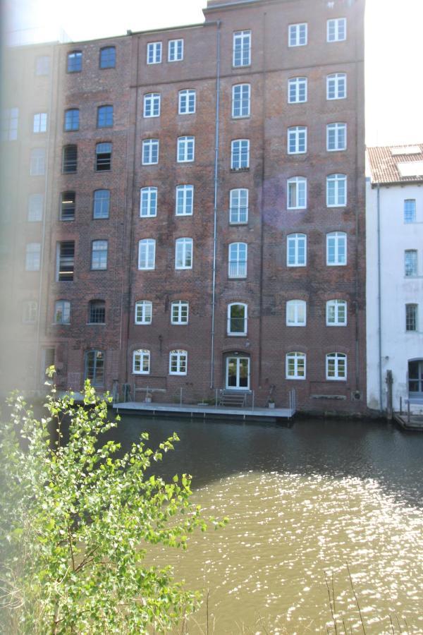 Neu! Einmaliges Loft Im Binnenhafen - Hafenblick! Гамбург Екстер'єр фото